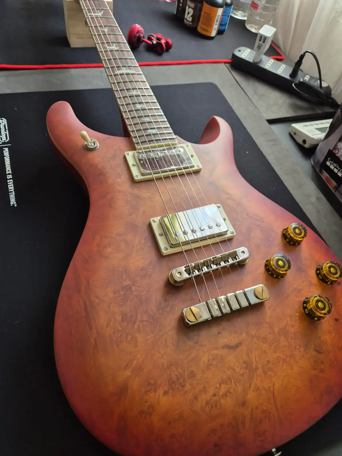 Clase online de guitarra en sesión